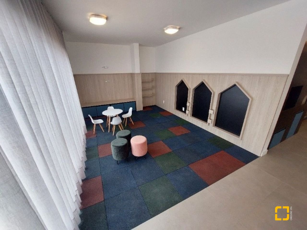 Apartamento com 79m², 3 quartos (sendo 1 suíte), 2 garagens, no bairro Córrego Grande em Florianópolis