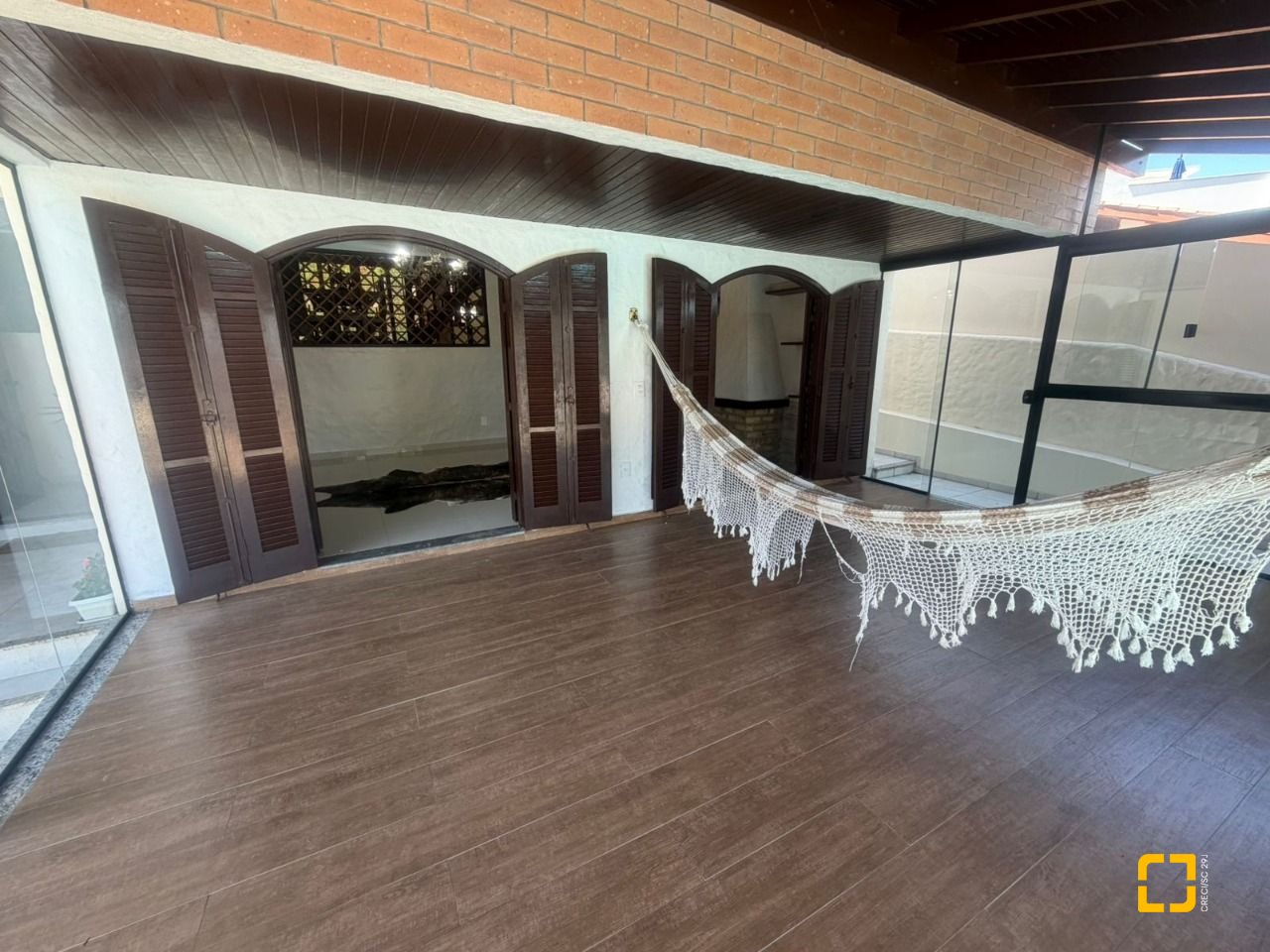 Casa com 240m², 6 quartos (sendo 1 suíte), 3 garagens, no bairro Itaguaçu em Florianópolis