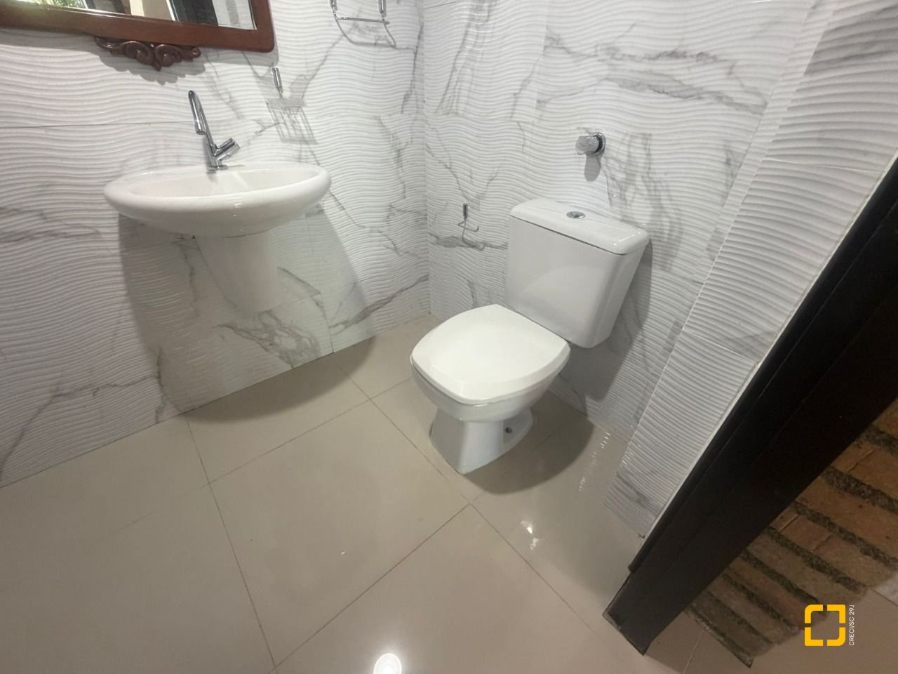 Casa com 240m², 6 quartos (sendo 1 suíte), 3 garagens, no bairro Itaguaçu em Florianópolis