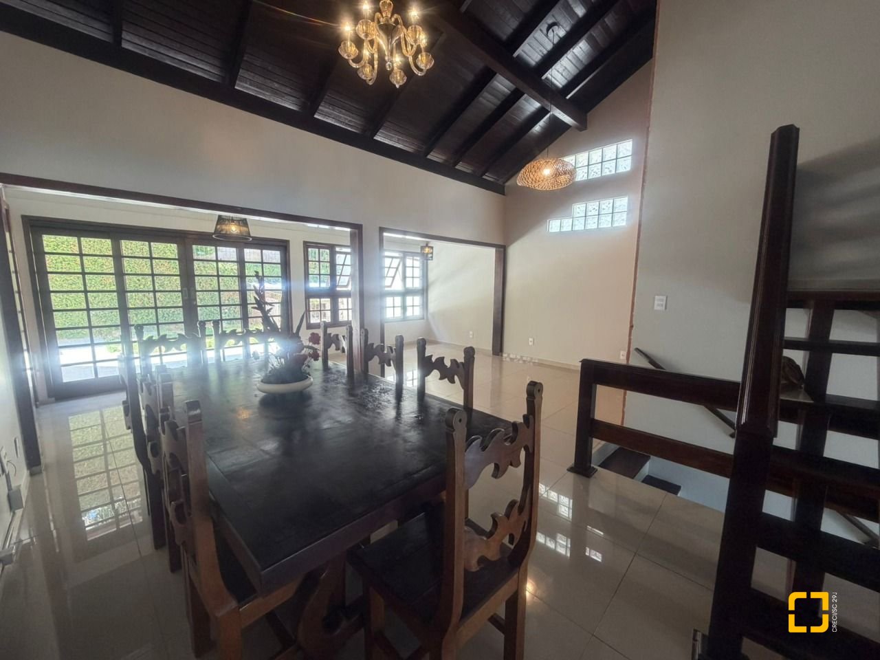 Casa com 240m², 6 quartos (sendo 1 suíte), 3 garagens, no bairro Itaguaçu em Florianópolis