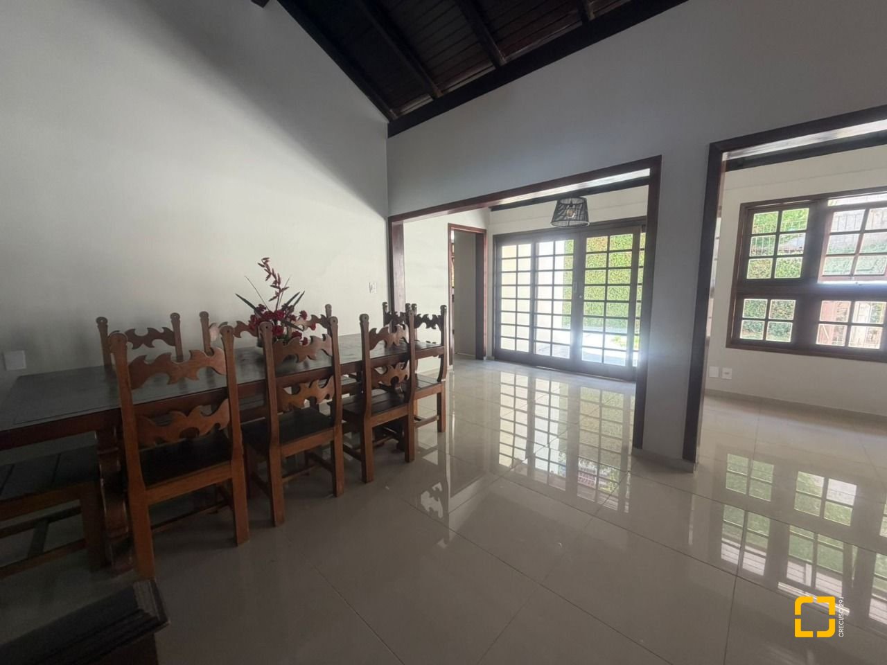 Casa com 240m², 6 quartos (sendo 1 suíte), 3 garagens, no bairro Itaguaçu em Florianópolis