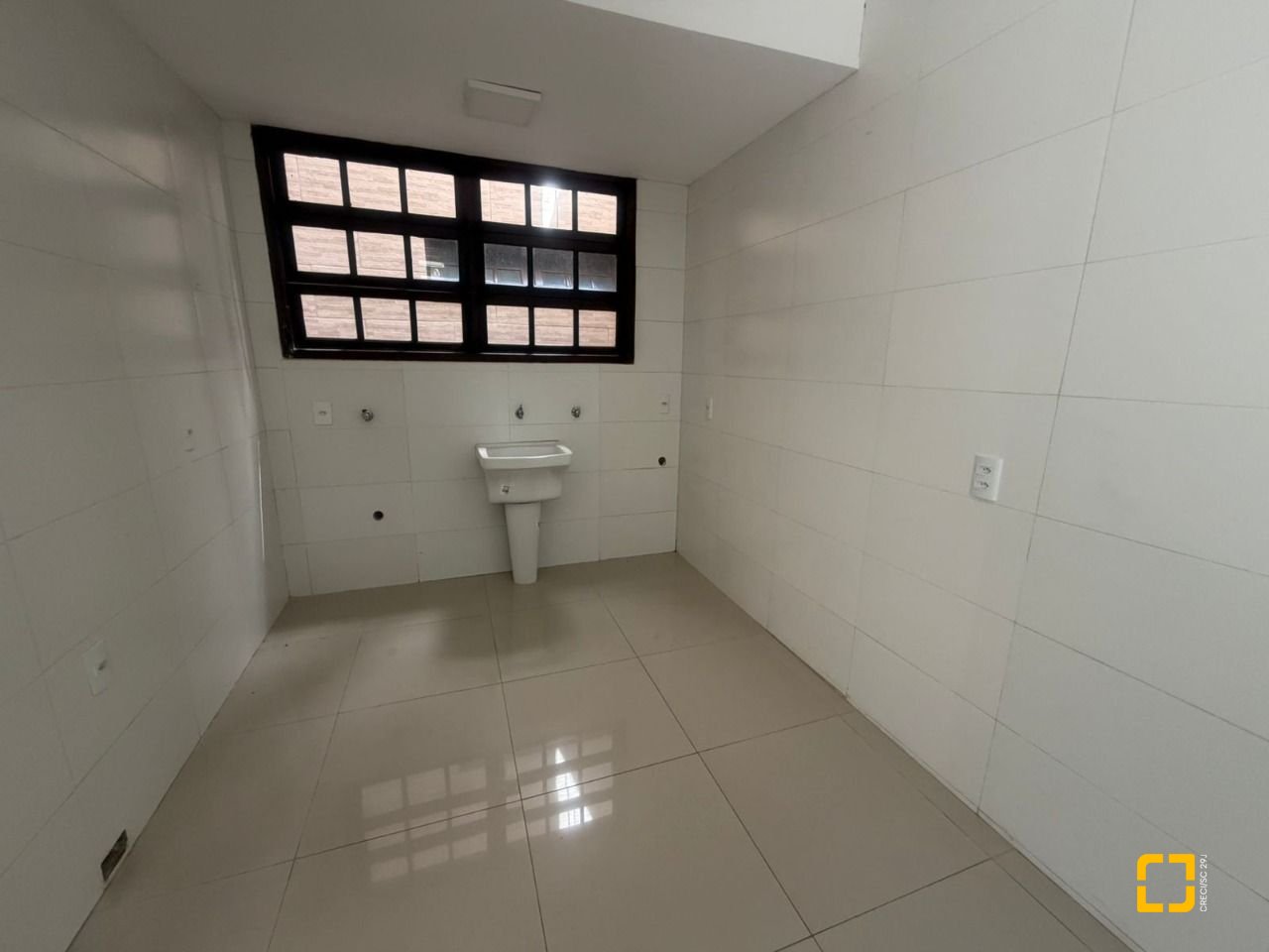 Casa com 240m², 6 quartos (sendo 1 suíte), 3 garagens, no bairro Itaguaçu em Florianópolis