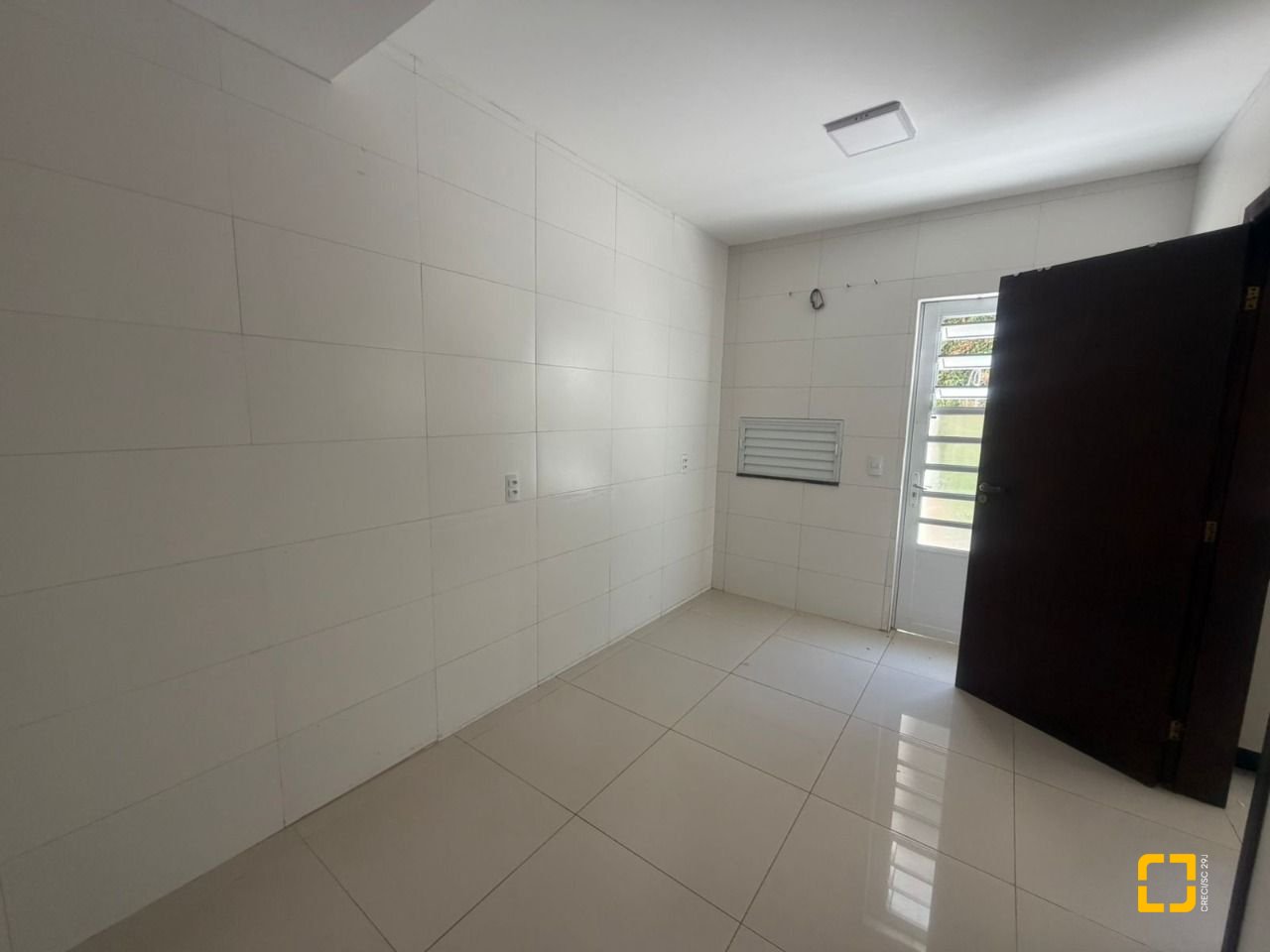 Casa com 240m², 6 quartos (sendo 1 suíte), 3 garagens, no bairro Itaguaçu em Florianópolis
