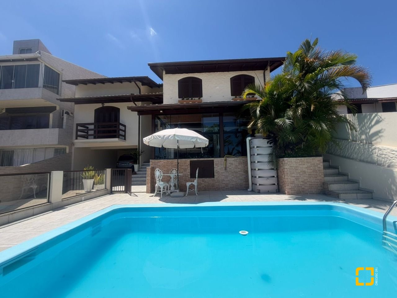 Casa com 240m², 6 quartos (sendo 1 suíte), 3 garagens, no bairro Itaguaçu em Florianópolis