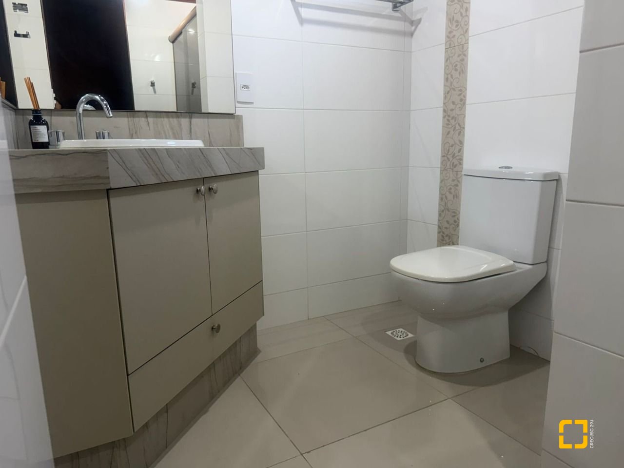 Casa com 240m², 6 quartos (sendo 1 suíte), 3 garagens, no bairro Itaguaçu em Florianópolis
