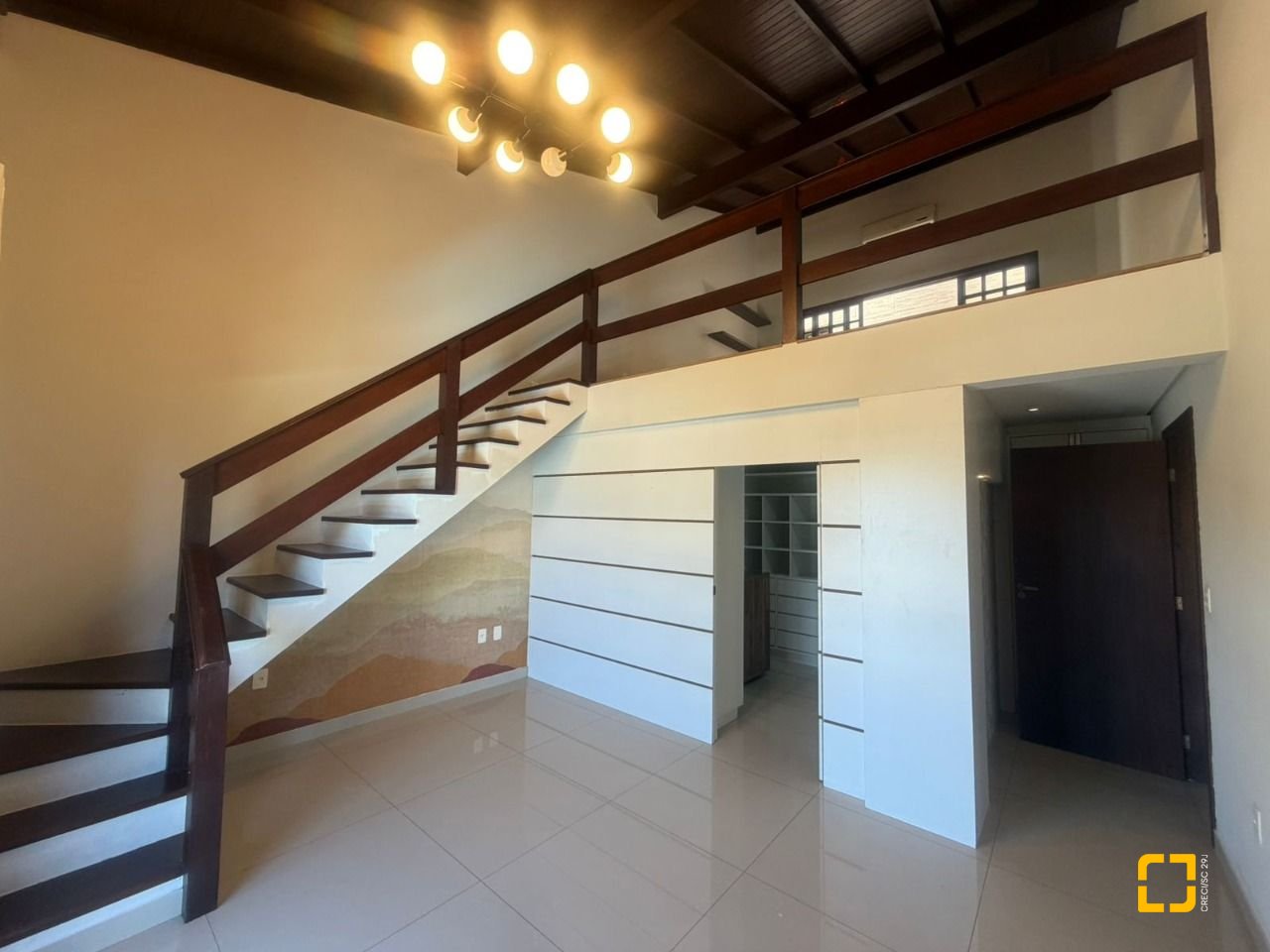 Casa com 240m², 6 quartos (sendo 1 suíte), 3 garagens, no bairro Itaguaçu em Florianópolis