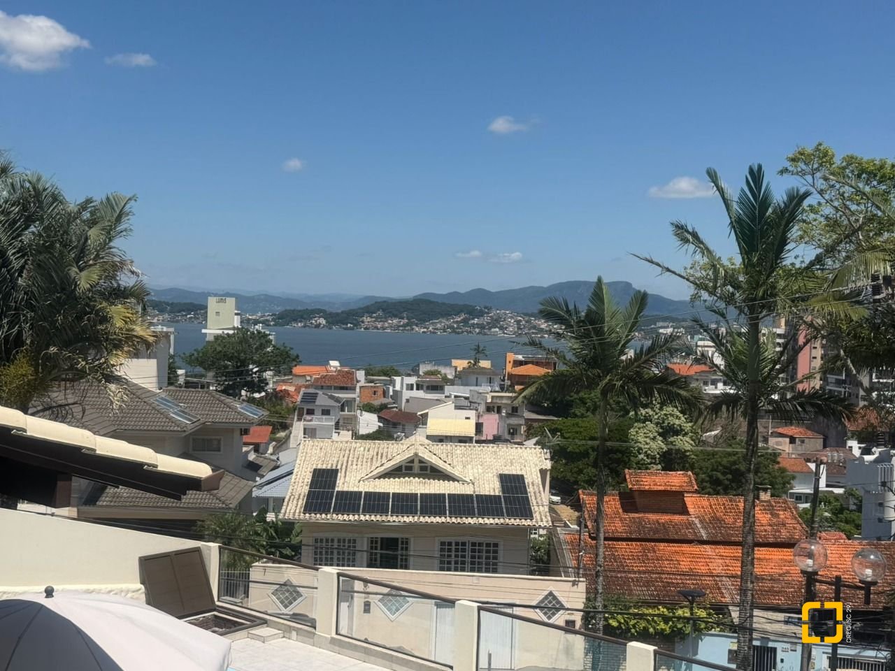 Casa com 240m², 6 quartos (sendo 1 suíte), 3 garagens, no bairro Itaguaçu em Florianópolis