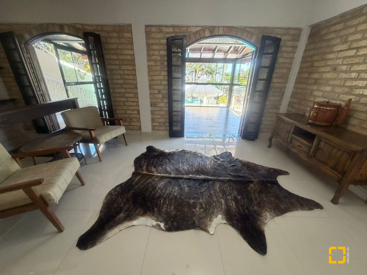 Casa com 240m², 6 quartos (sendo 1 suíte), 3 garagens, no bairro Itaguaçu em Florianópolis