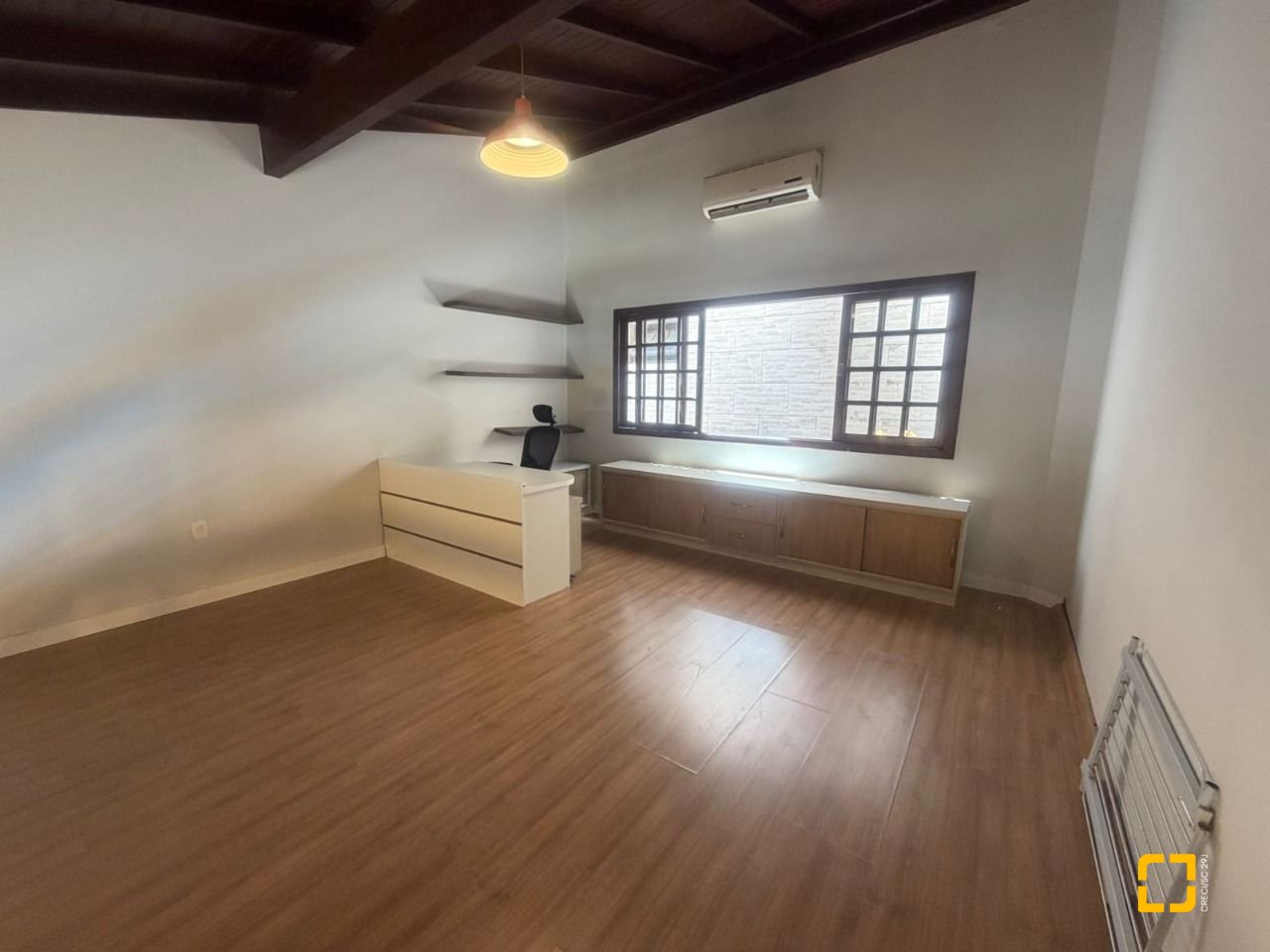 Casa com 240m², 6 quartos (sendo 1 suíte), 3 garagens, no bairro Itaguaçu em Florianópolis