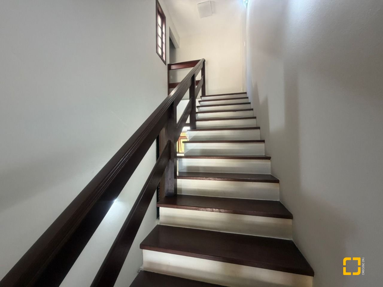 Casa com 240m², 6 quartos (sendo 1 suíte), 3 garagens, no bairro Itaguaçu em Florianópolis