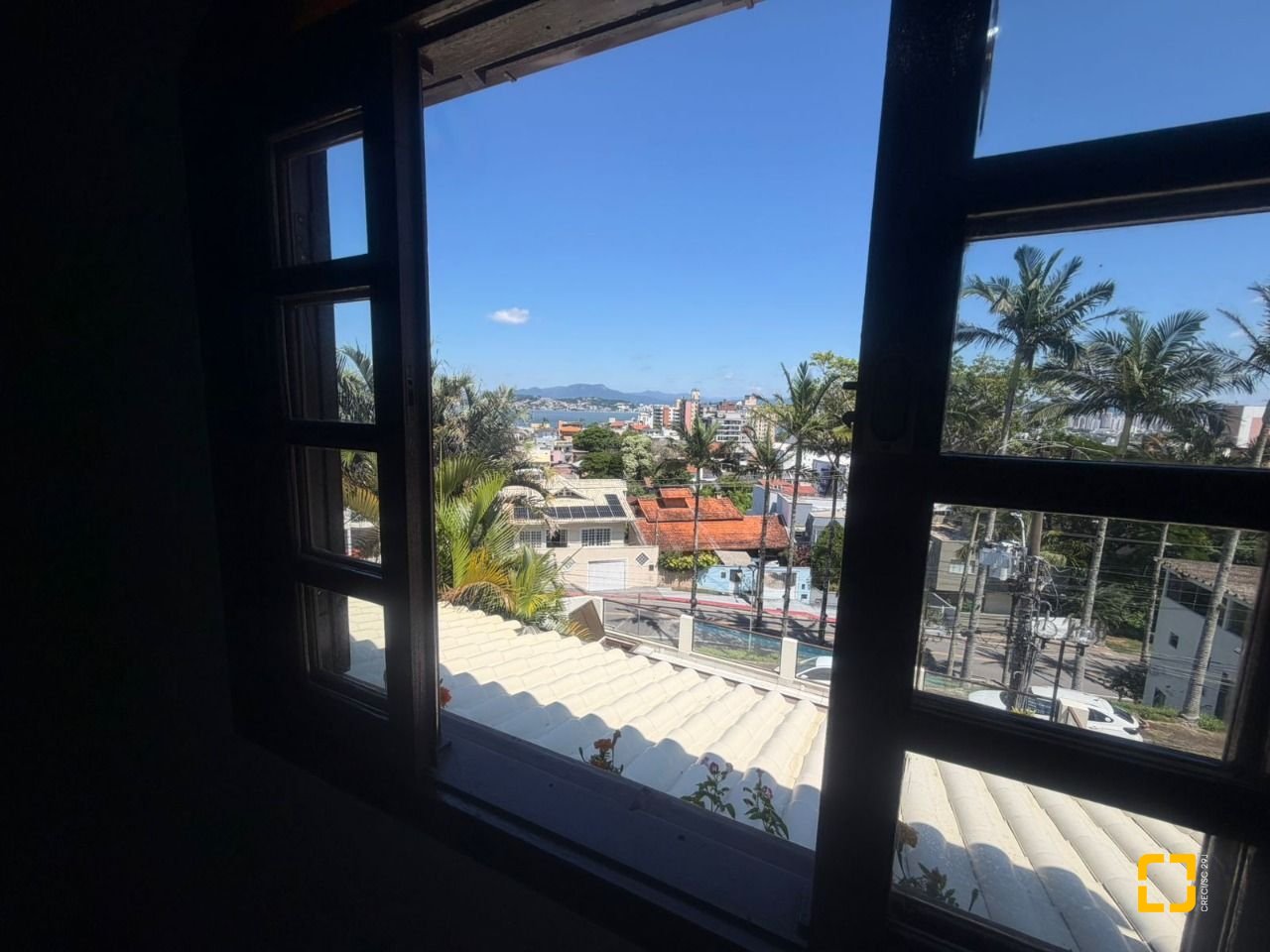 Casa com 240m², 6 quartos (sendo 1 suíte), 3 garagens, no bairro Itaguaçu em Florianópolis