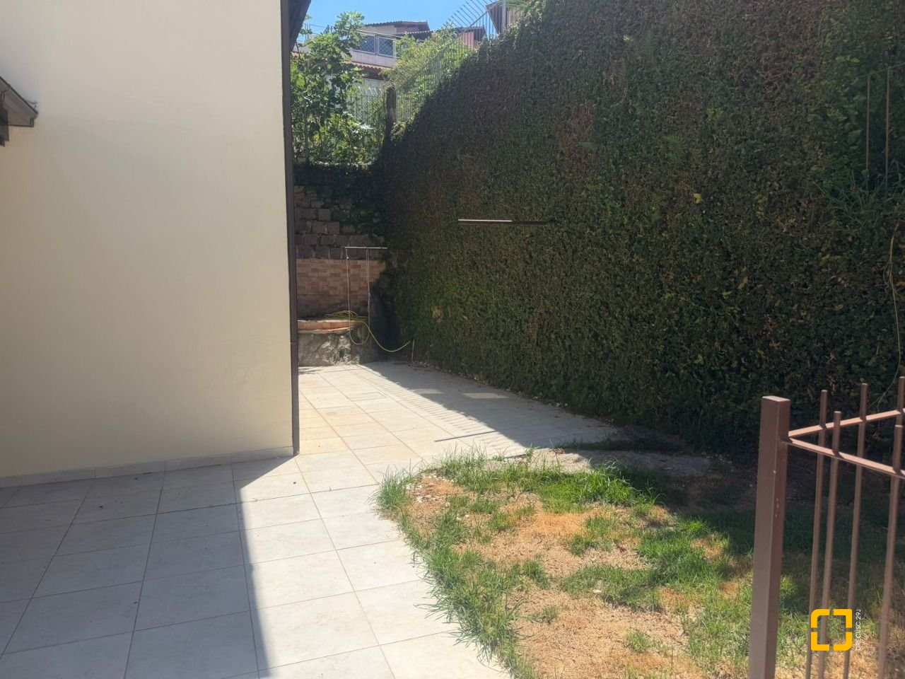 Casa com 240m², 6 quartos (sendo 1 suíte), 3 garagens, no bairro Itaguaçu em Florianópolis