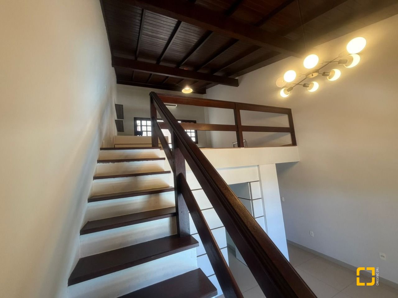 Casa com 240m², 6 quartos (sendo 1 suíte), 3 garagens, no bairro Itaguaçu em Florianópolis