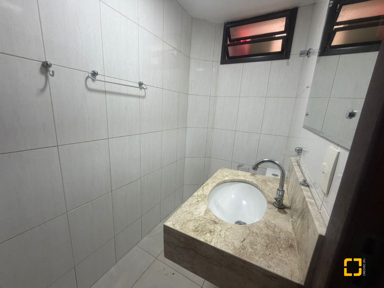 Casa com 240m², 6 quartos (sendo 1 suíte), 3 garagens, no bairro Itaguaçu em Florianópolis