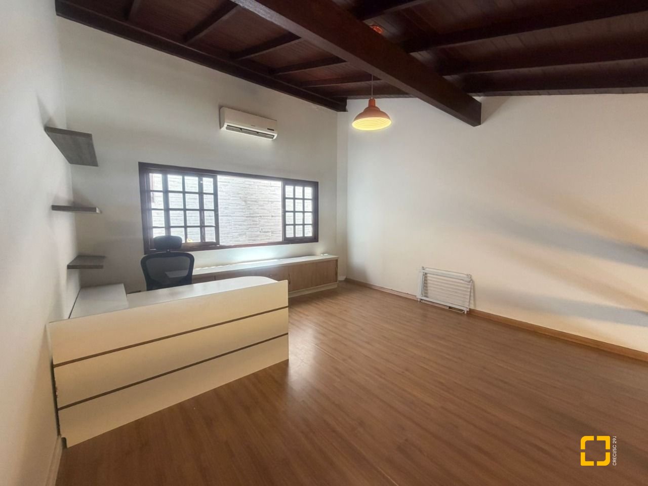 Casa com 240m², 6 quartos (sendo 1 suíte), 3 garagens, no bairro Itaguaçu em Florianópolis