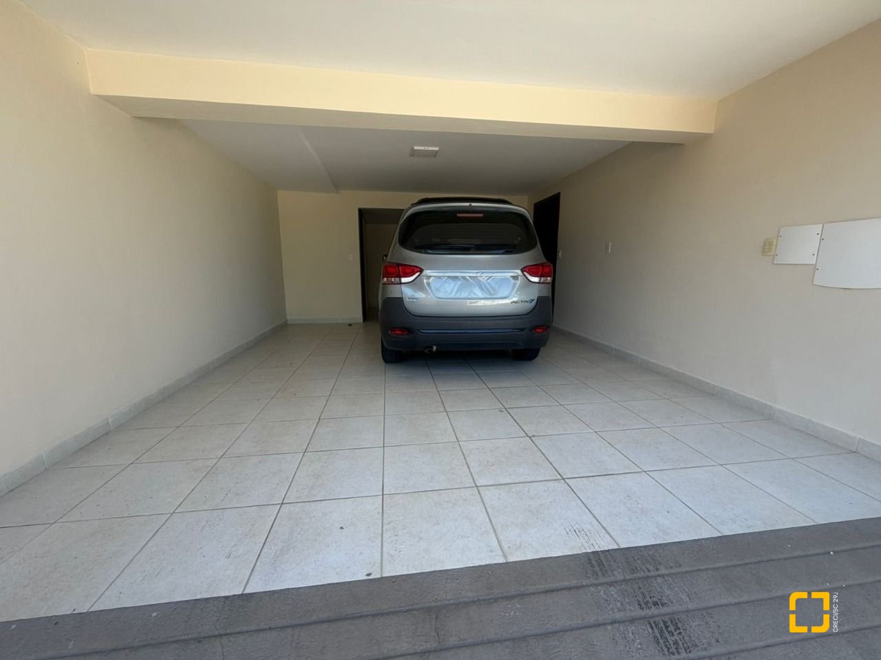 Casa com 240m², 6 quartos (sendo 1 suíte), 3 garagens, no bairro Itaguaçu em Florianópolis