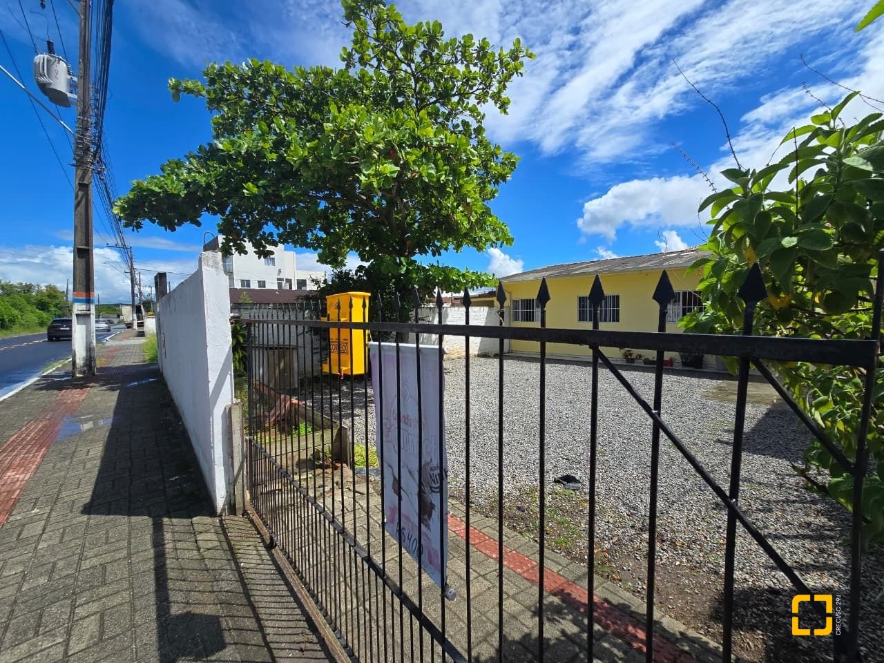 Casa com 200m², 4 quartos, 3 garagens, no bairro Tapera em Florianópolis