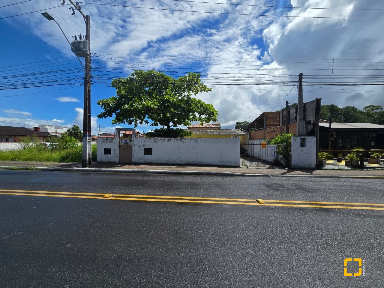 Casa com 200m², 4 quartos, 3 garagens, no bairro Tapera em Florianópolis