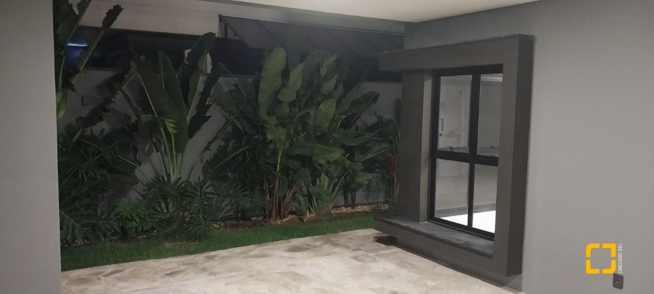 Casa com 162m², 3 quartos (sendo 3 suítes), 2 garagens, no bairro Rio Tavares em Florianópolis