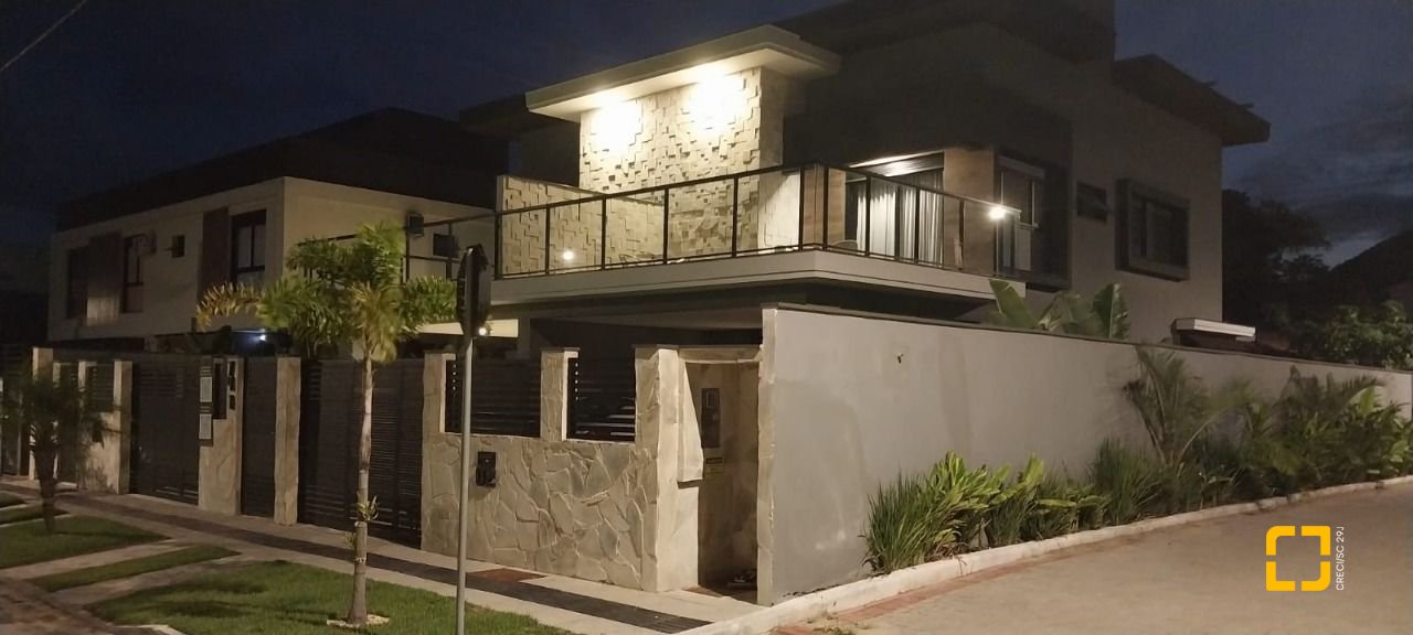 Casa com 162m², 3 quartos (sendo 3 suítes), 2 garagens, no bairro Rio Tavares em Florianópolis