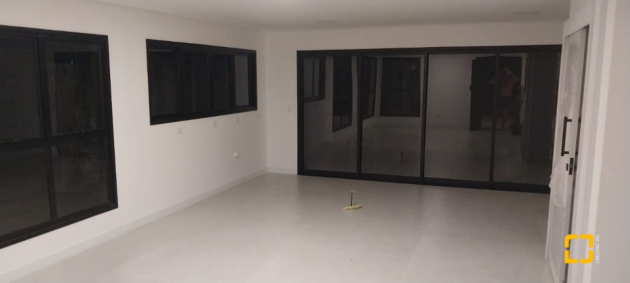 Casa com 162m², 3 quartos (sendo 3 suítes), 2 garagens, no bairro Rio Tavares em Florianópolis
