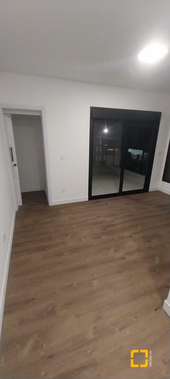 Casa com 162m², 3 quartos (sendo 3 suítes), 2 garagens, no bairro Rio Tavares em Florianópolis