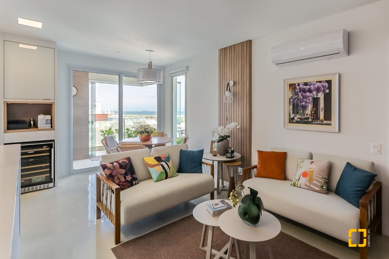 Cobertura com 166m², 4 quartos (sendo 2 suítes), 3 garagens, no bairro Campeche em Florianópolis