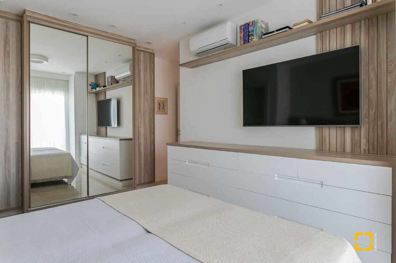 Cobertura com 166m², 4 quartos (sendo 2 suítes), 3 garagens, no bairro Campeche em Florianópolis