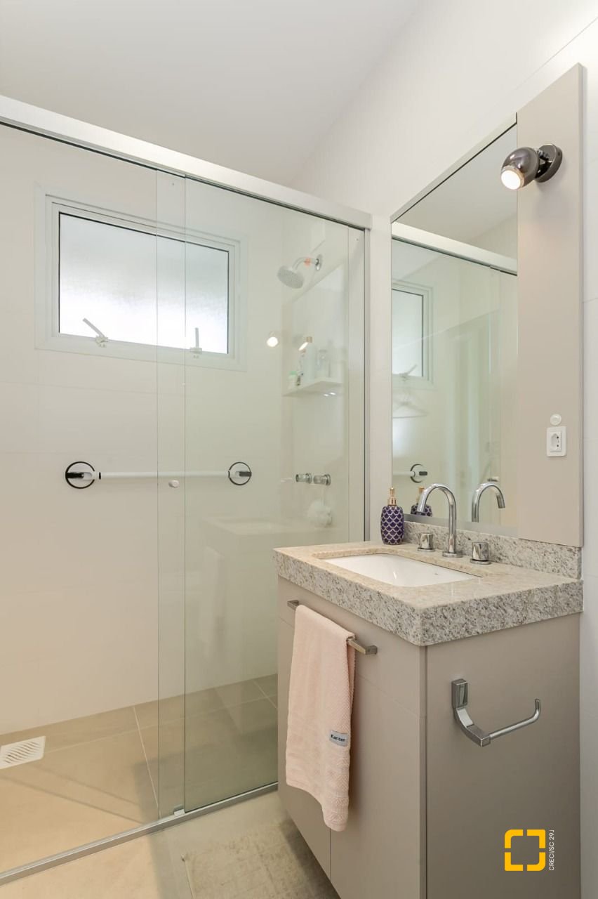 Cobertura com 166m², 4 quartos (sendo 2 suítes), 3 garagens, no bairro Campeche em Florianópolis