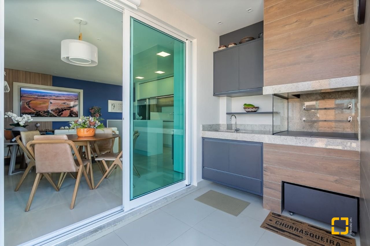 Cobertura com 166m², 4 quartos (sendo 2 suítes), 3 garagens, no bairro Campeche em Florianópolis