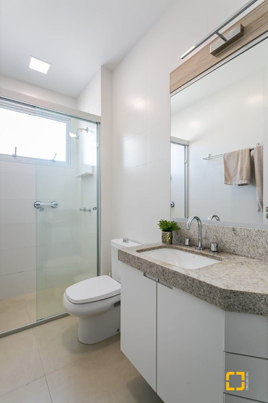 Cobertura com 166m², 4 quartos (sendo 2 suítes), 3 garagens, no bairro Campeche em Florianópolis