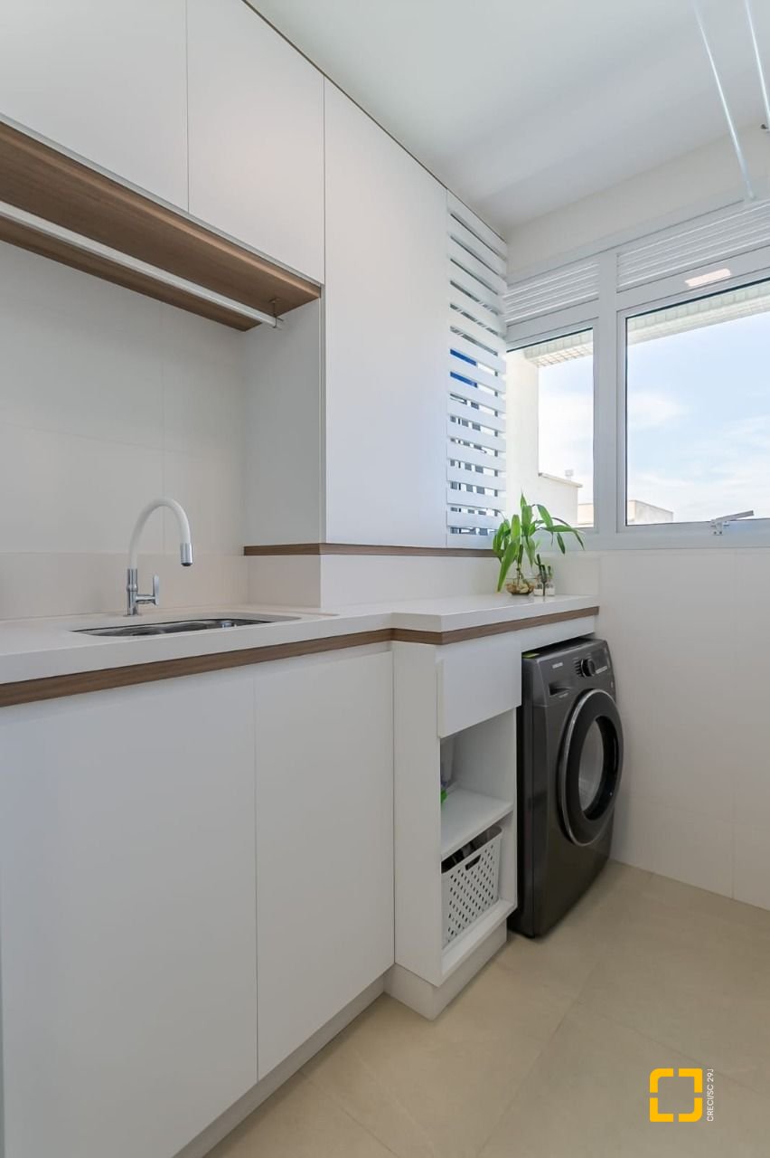 Cobertura com 166m², 4 quartos (sendo 2 suítes), 3 garagens, no bairro Campeche em Florianópolis