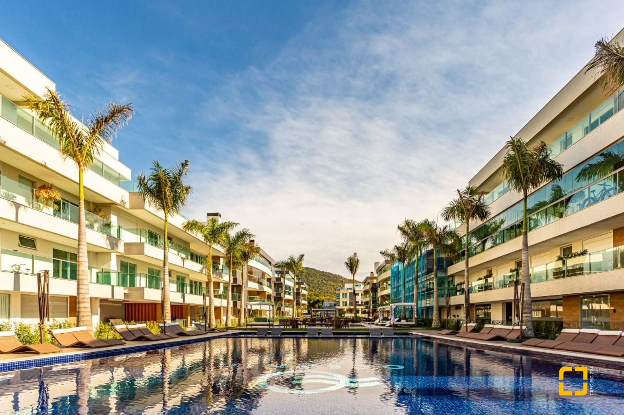 Cobertura com 166m², 4 quartos (sendo 2 suítes), 3 garagens, no bairro Campeche em Florianópolis