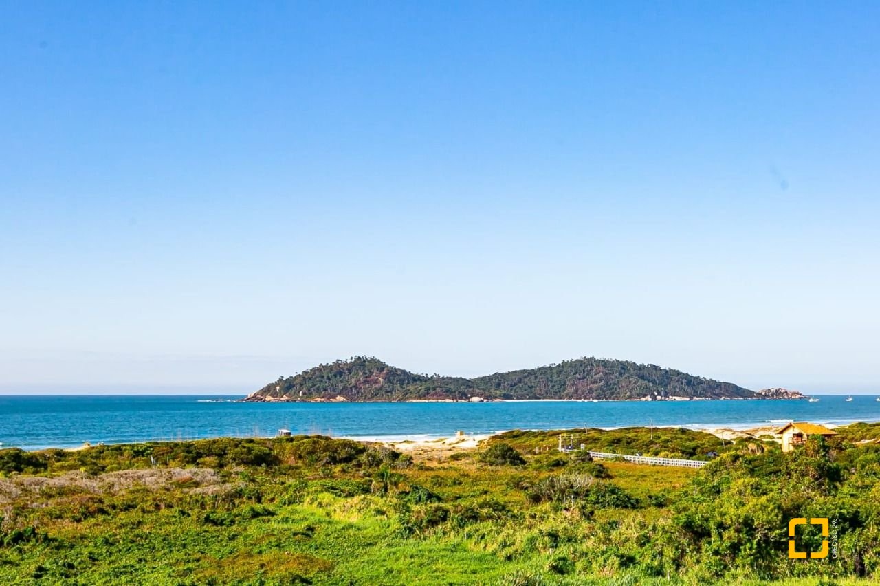 Cobertura com 166m², 4 quartos (sendo 2 suítes), 3 garagens, no bairro Campeche em Florianópolis