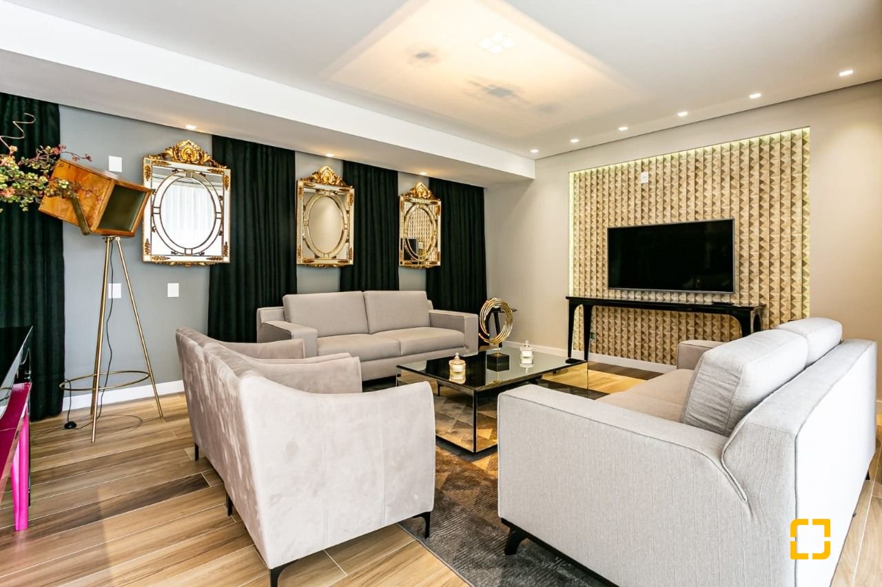 Cobertura com 166m², 4 quartos (sendo 2 suítes), 3 garagens, no bairro Campeche em Florianópolis