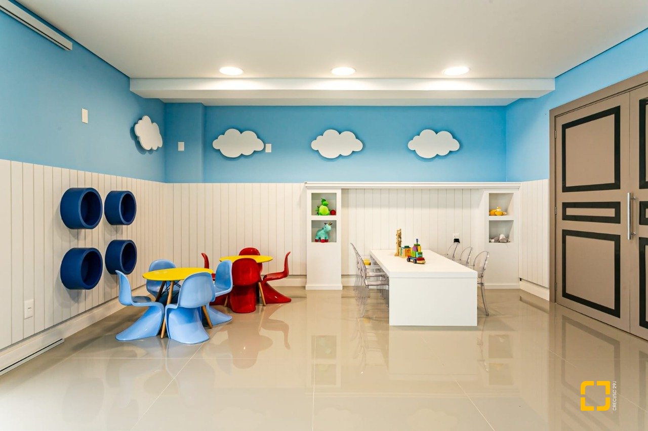 Cobertura com 166m², 4 quartos (sendo 2 suítes), 3 garagens, no bairro Campeche em Florianópolis