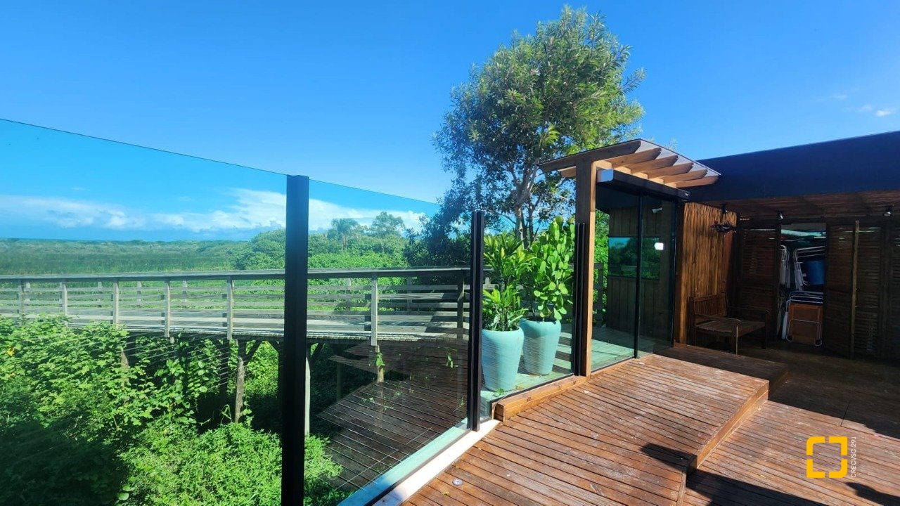 Cobertura com 166m², 4 quartos (sendo 2 suítes), 3 garagens, no bairro Campeche em Florianópolis