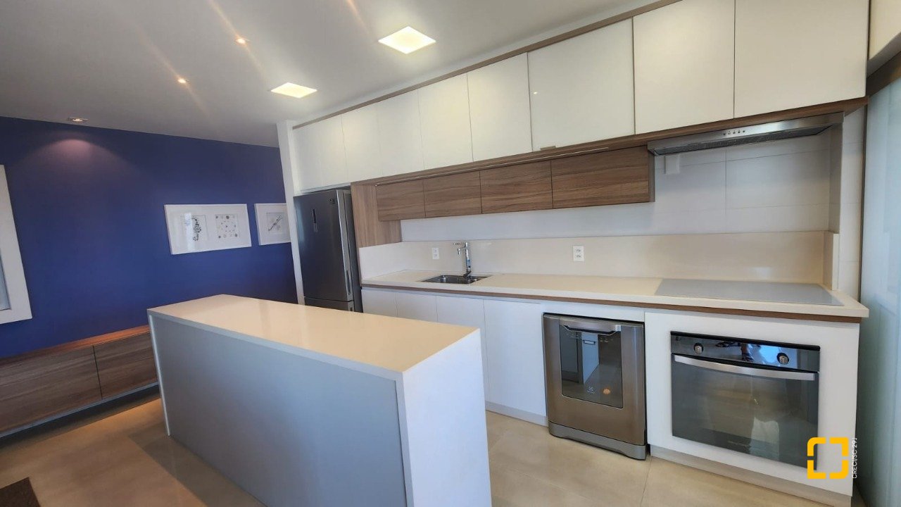 Cobertura com 166m², 4 quartos (sendo 2 suítes), 3 garagens, no bairro Campeche em Florianópolis