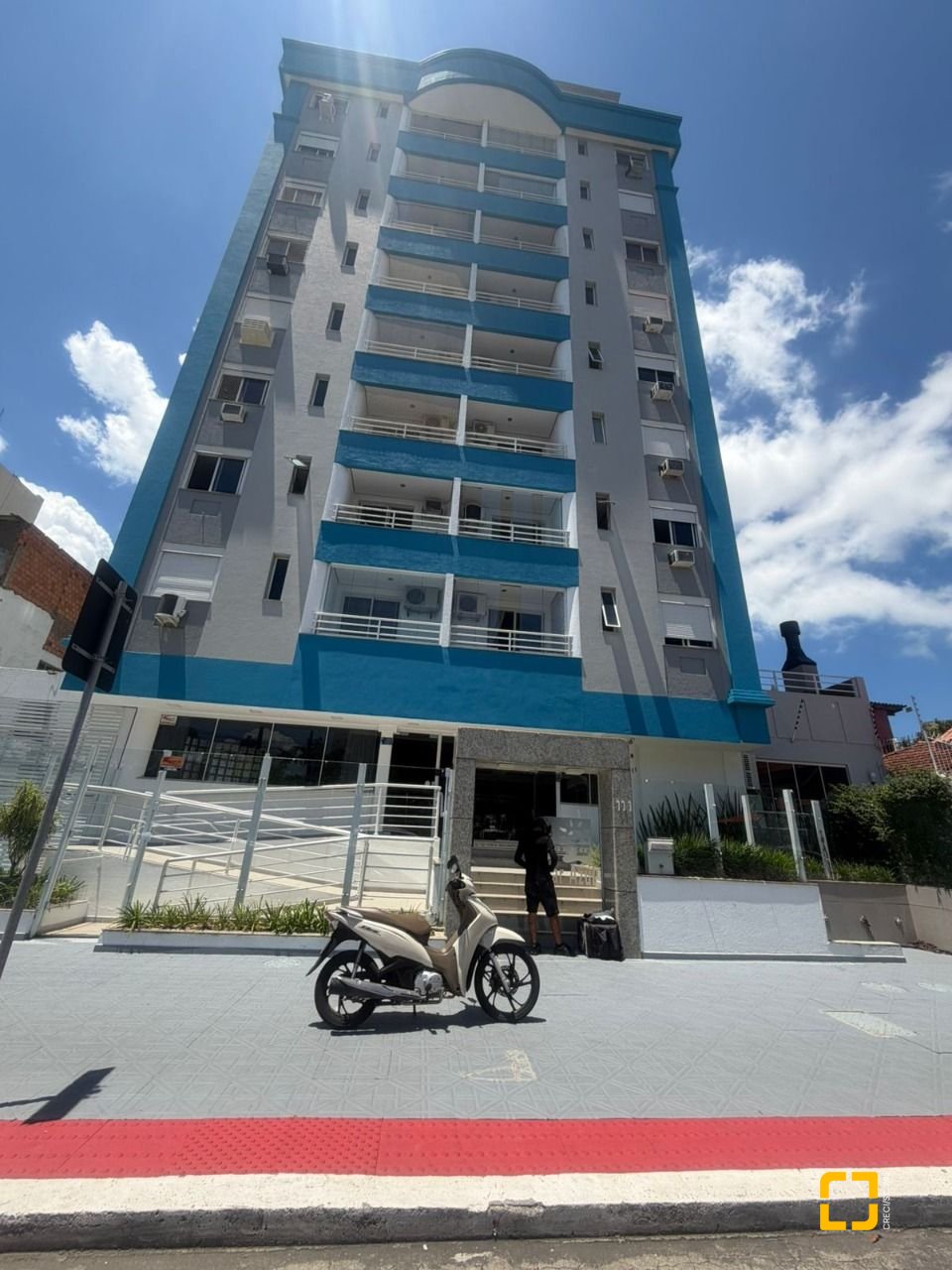 Apartamento com 123m², 3 quartos (sendo 1 suíte), 1 garagem, no bairro Estreito em Florianópolis