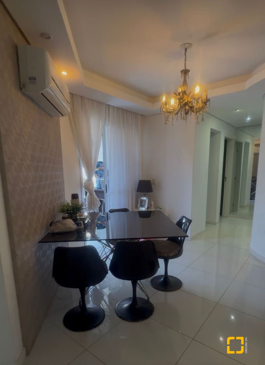 Apartamento com 123m², 3 quartos (sendo 1 suíte), 1 garagem, no bairro Estreito em Florianópolis