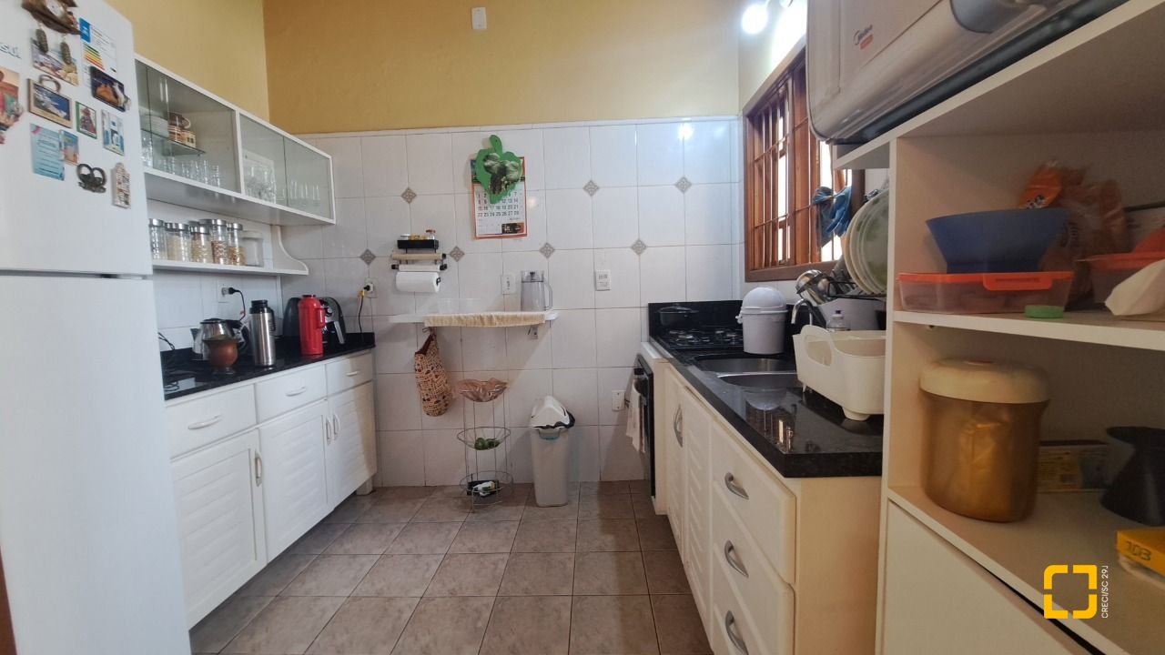 Casa com 450m², 11 quartos (sendo 3 suítes), 10 garagens, no bairro Ingleses em Florianópolis