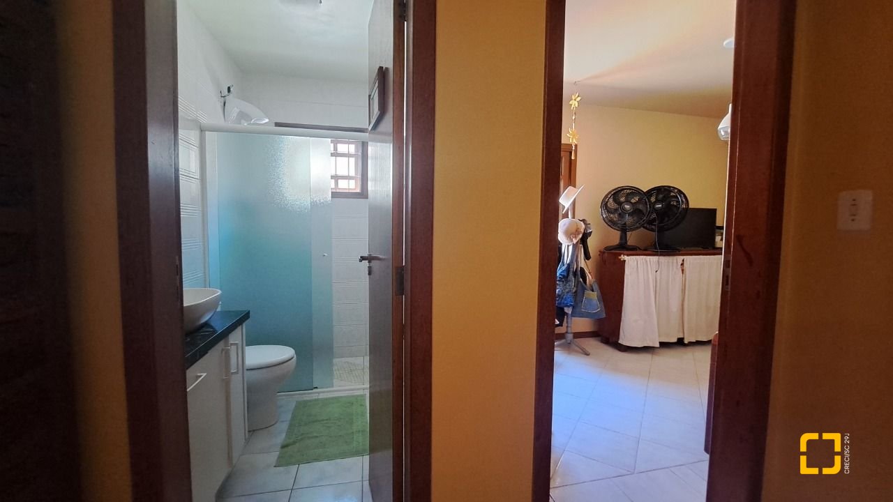 Casa com 450m², 11 quartos (sendo 3 suítes), 10 garagens, no bairro Ingleses em Florianópolis