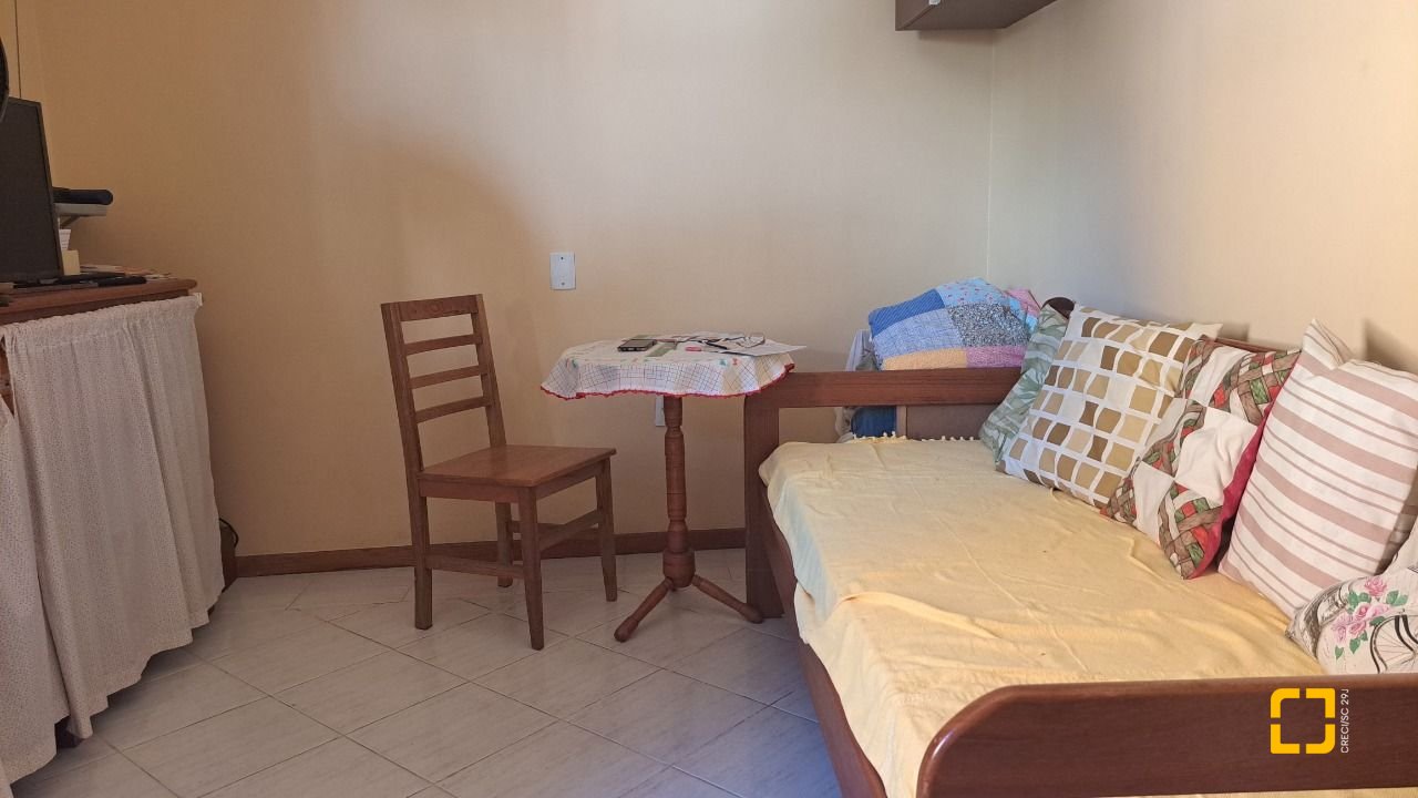 Casa com 450m², 11 quartos (sendo 3 suítes), 10 garagens, no bairro Ingleses em Florianópolis