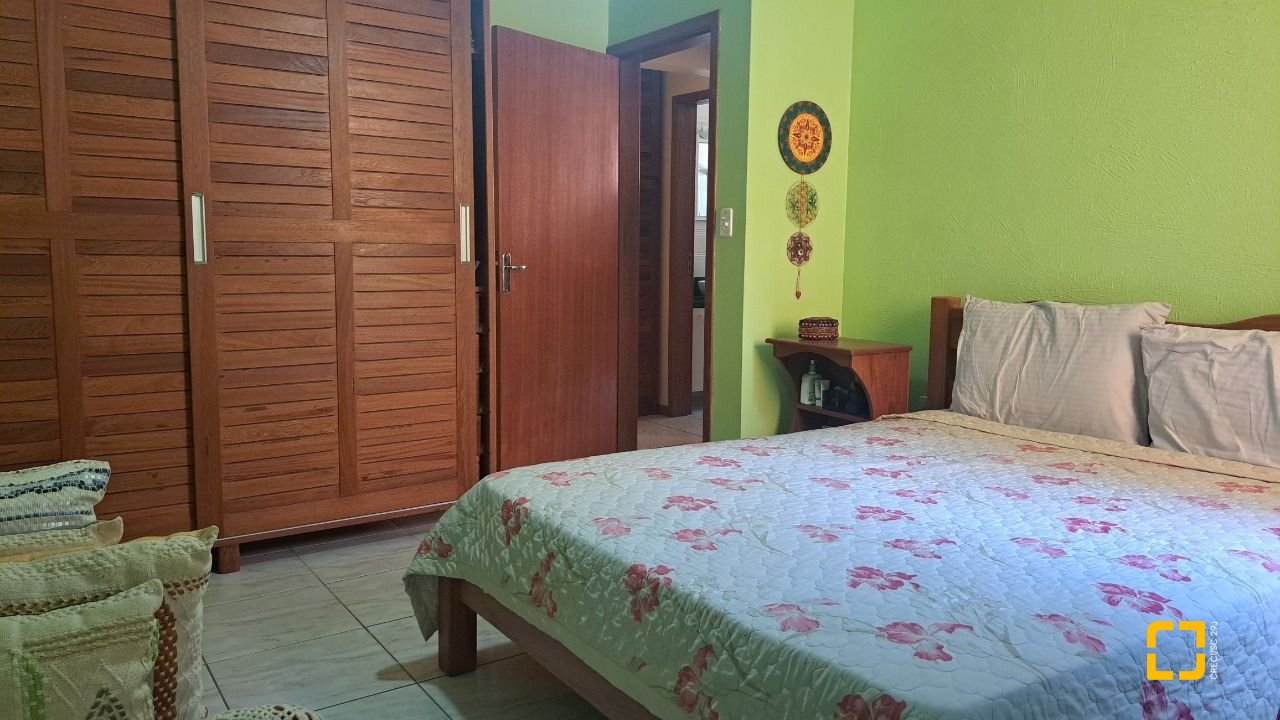 Casa com 450m², 11 quartos (sendo 3 suítes), 10 garagens, no bairro Ingleses em Florianópolis