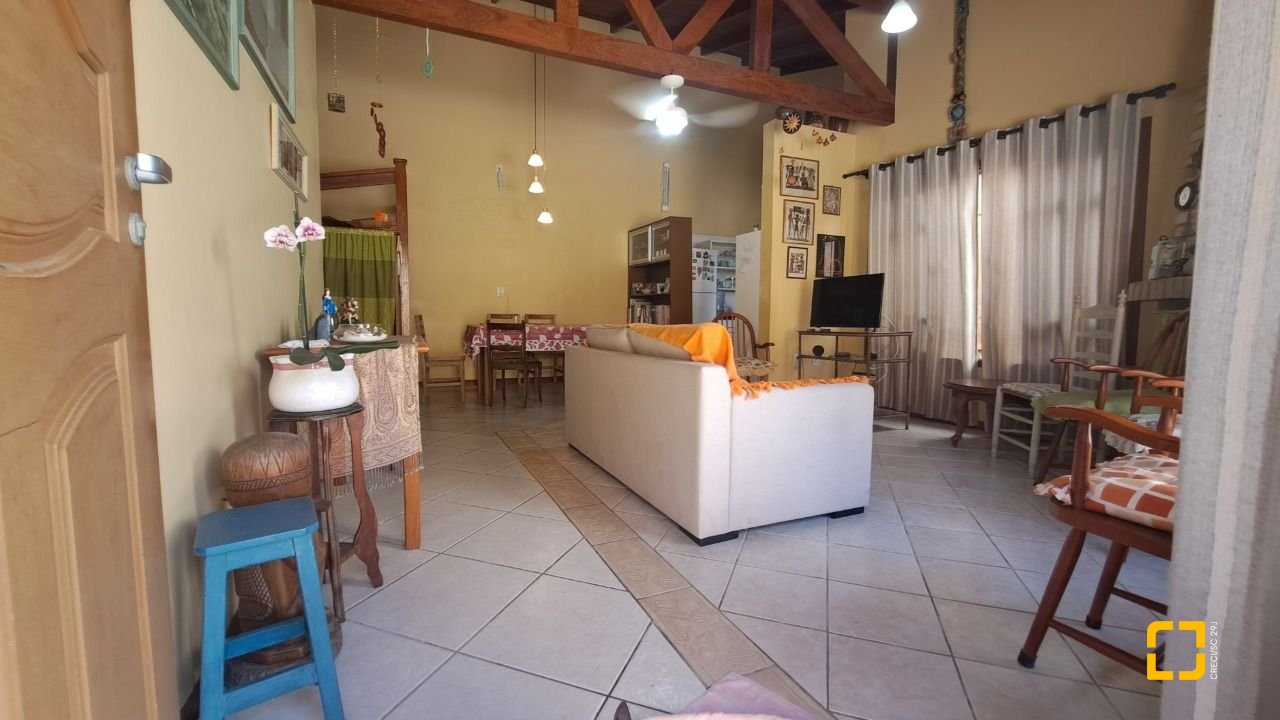 Casa com 450m², 11 quartos (sendo 3 suítes), 10 garagens, no bairro Ingleses em Florianópolis