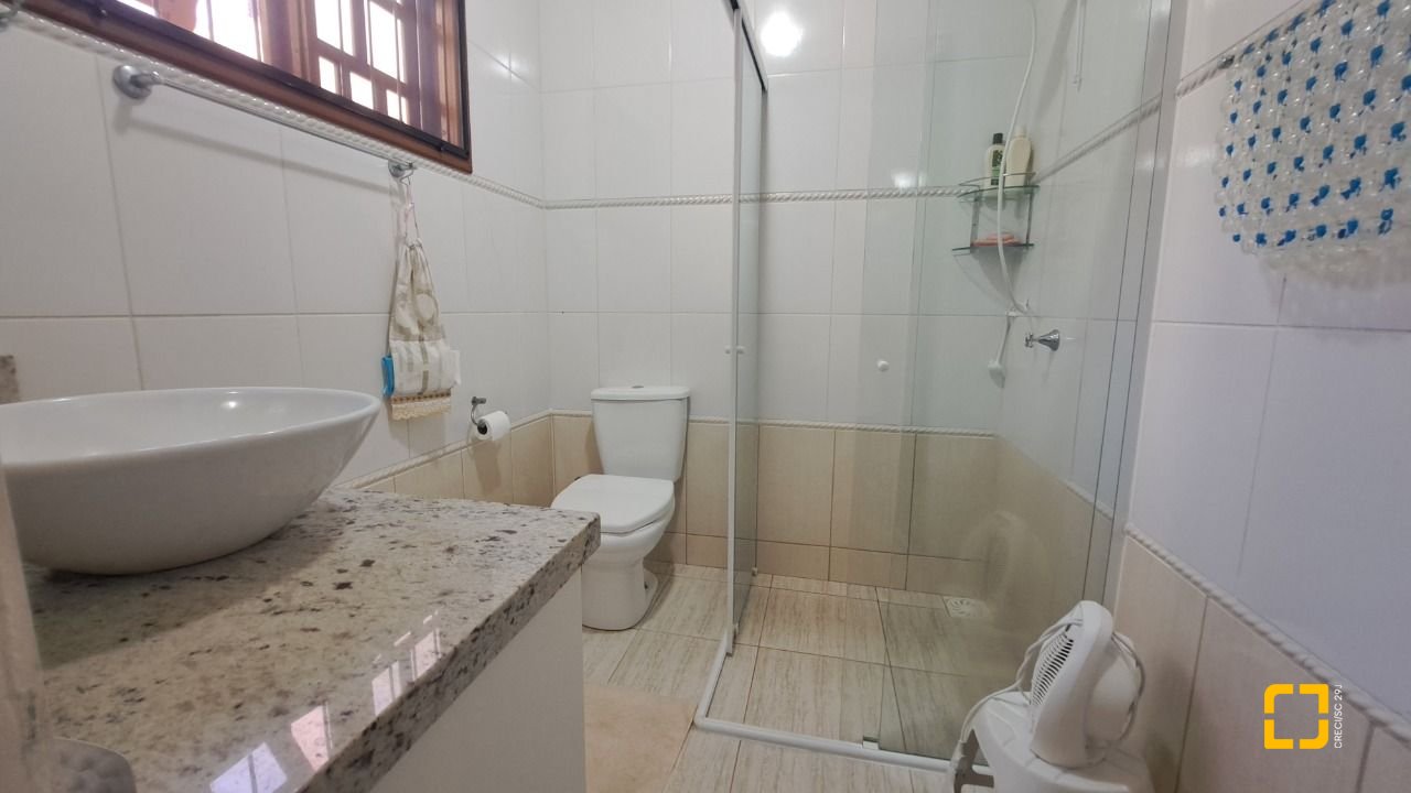 Casa com 450m², 11 quartos (sendo 3 suítes), 10 garagens, no bairro Ingleses em Florianópolis