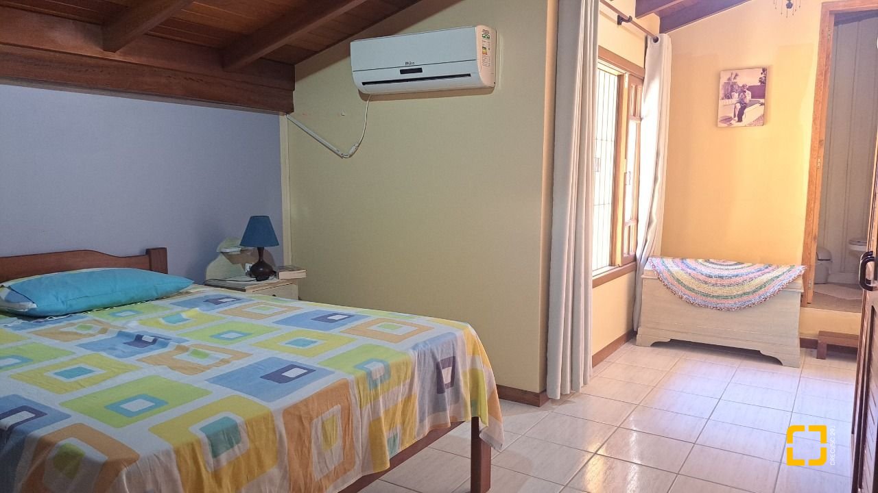 Casa com 450m², 11 quartos (sendo 3 suítes), 10 garagens, no bairro Ingleses em Florianópolis