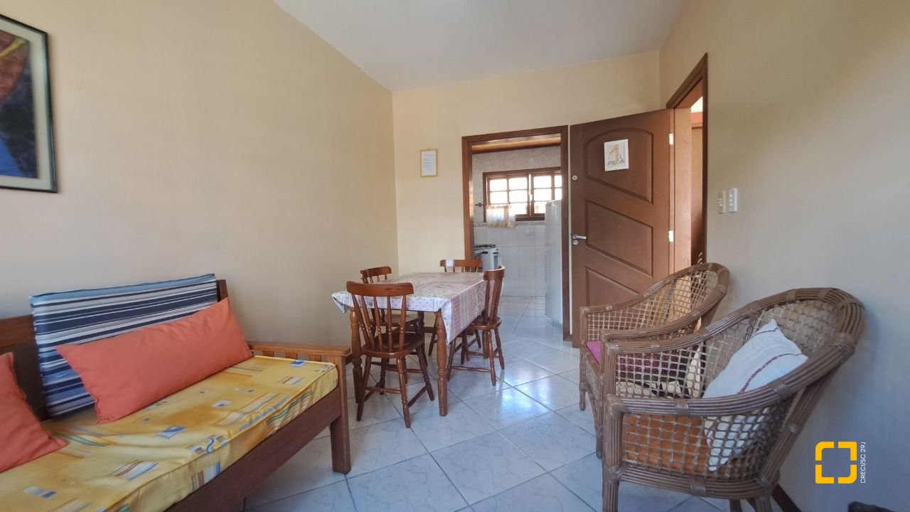 Casa com 450m², 11 quartos (sendo 3 suítes), 10 garagens, no bairro Ingleses em Florianópolis