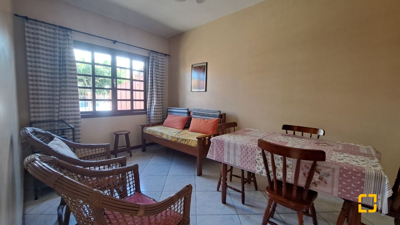 Casa com 450m², 11 quartos (sendo 3 suítes), 10 garagens, no bairro Ingleses em Florianópolis