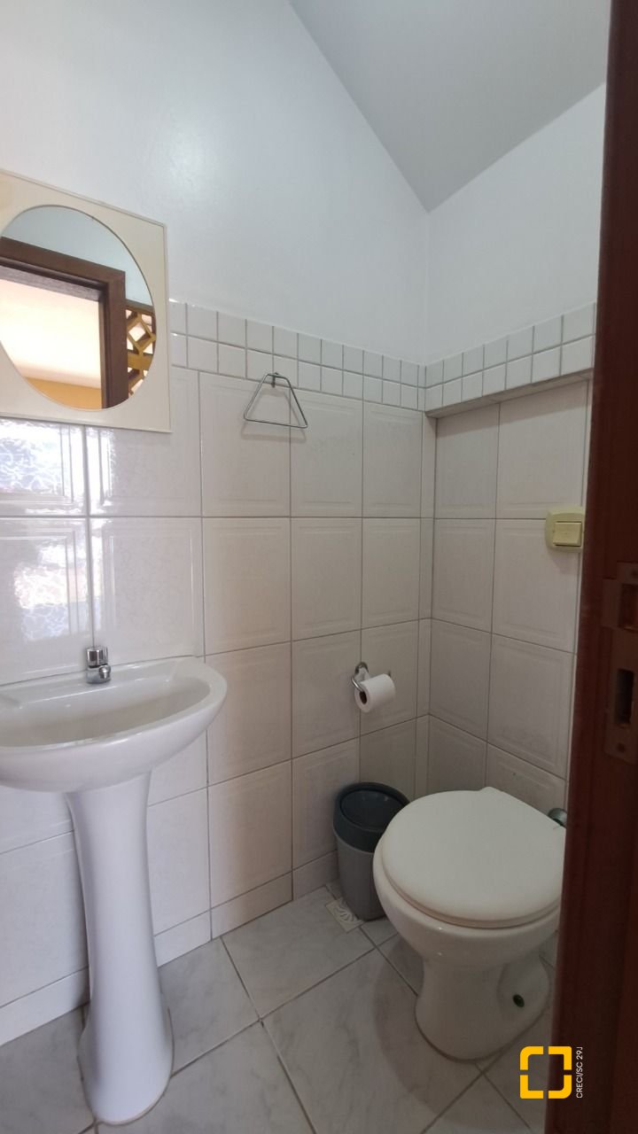 Casa com 450m², 11 quartos (sendo 3 suítes), 10 garagens, no bairro Ingleses em Florianópolis